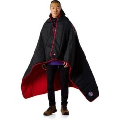 686 Waterproof Hooded Puffer Blanket -Sport Ski Equipment fw23 686 waterproofhoodedpufferblanket gratefuldeadred 1