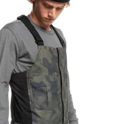 Quiksilver Men's Utility Bib 28 Quiksilver Men's Utility Bib -Sport Ski Equipment fw23 quiksilver mensutilitybib trueblackfadeoutcamo 3